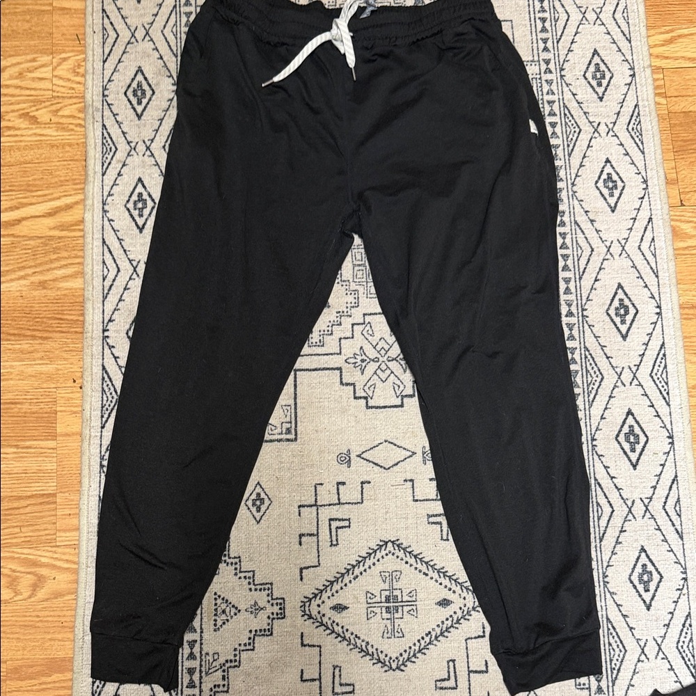 Vuori Halo Black Joggers- very minor piling